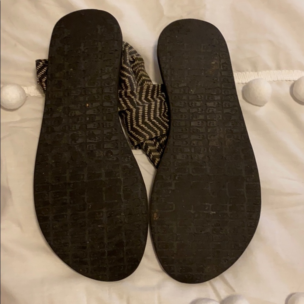 Sanok Sandals - Picture 2 of 4